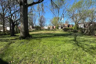 9169 Newby St, Bellefontaine Neighbors, MO 63137 - Photo 17