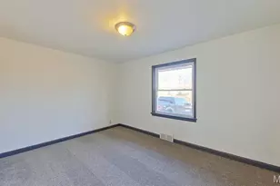 9169 Newby St, Bellefontaine Neighbors, MO 63137 - Photo 9