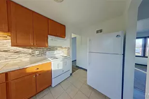 9169 Newby St, Bellefontaine Neighbors, MO 63137 - Photo 7