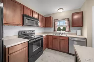 377 Montclair Tower Dr, Saint Charles, MO 63303 - Photo 13