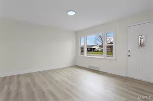 11125 Pine Forest Dr, Saint Louis, MO 63126 - Photo 5