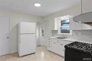 11125 Pine Forest Dr, Saint Louis, MO 63126 - Photo 11