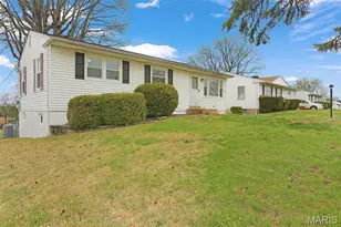 11125 Pine Forest Dr, Saint Louis, MO 63126 - Photo 3