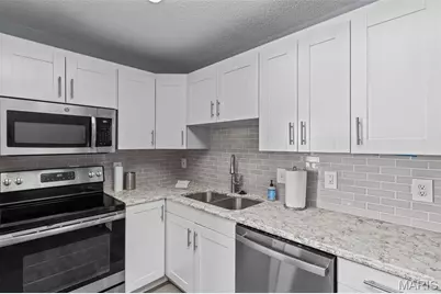 8905 Cardinal Terrace, Saint Louis, MO 63144 - Photo 15