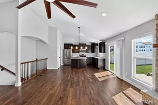 725 Galveston Ct, Moscow Mills, MO 63362 - Photo 5