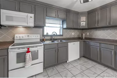 8708 S Grand Avenue, Saint Louis, MO 63125 - Photo 17