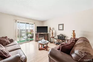 10308 Forest Brook Ln, Saint Louis, MO 63146 - Photo 5