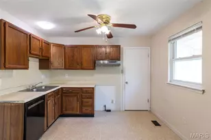 210 Vistaoak Ct, Ballwin, MO 63021 - Photo 37