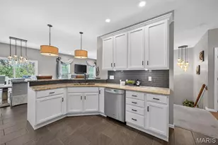 305 Newport Dr, Saint Peters, MO 63376 - Photo 13