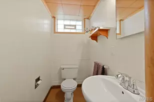 8542 Craighill Dr, Saint Louis, MO 63123 - Photo 15