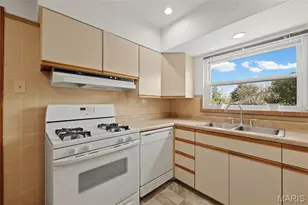 8542 Craighill Dr, Saint Louis, MO 63123 - Photo 7