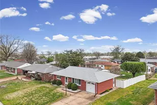 8542 Craighill Dr, Saint Louis, MO 63123 - Photo 27