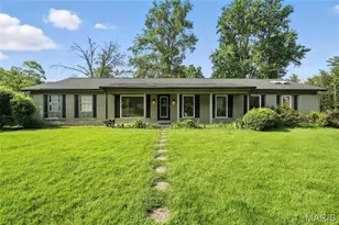 13102 Cannes Dr, Creve Coeur, MO 63141 - Photo 1