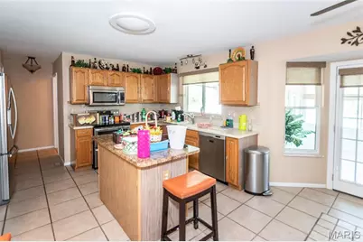 5425 Tesson Parc Court, Saint Louis, MO 63128 - Photo 5