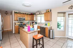 5425 Tesson Parc Ct, Saint Louis, MO 63128 - Photo 5