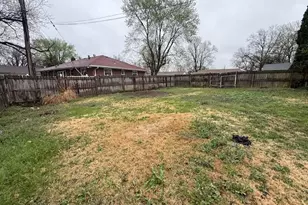 10027 Grosvenor Dr, Saint Louis, MO 63137 - Photo 13