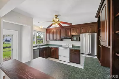 715 Gonzaga Lane, Florissant, MO 63031 - Photo 7