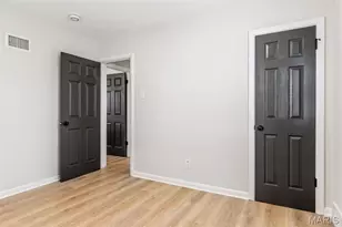 8034 Appleton Dr, University City, MO 63130 - Photo 17