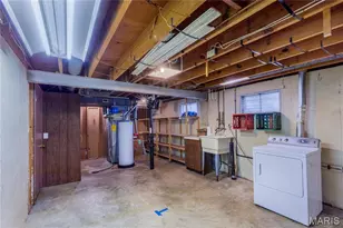 2402 Wesglen Estates Dr, Maryland Heights, MO 63043 - Photo 31