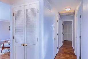 2402 Wesglen Estates Dr, Maryland Heights, MO 63043 - Photo 5