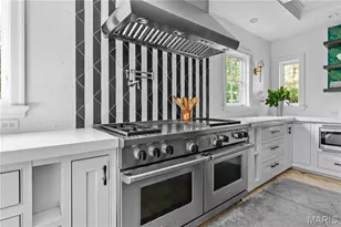 24 Oakleigh Ln, Ladue, MO 63124 - Photo 17