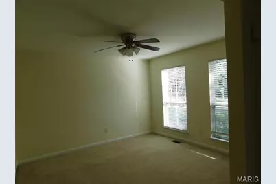 219 Hawksbury Pl, O'Fallon, MO 63368 - Photo 3