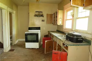 415 E Water St, Wellsville, MO 63384 - Photo 9