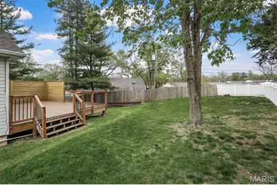 220 Saint Marys Dr, Ballwin, MO 63021 - Photo 33