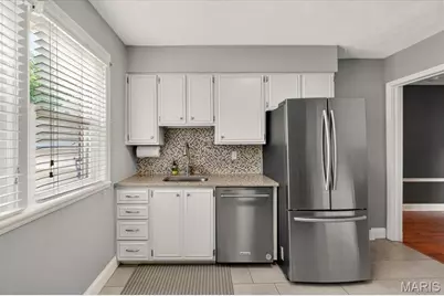 8502 Douglas Court, Brentwood, MO 63144 - Photo 9