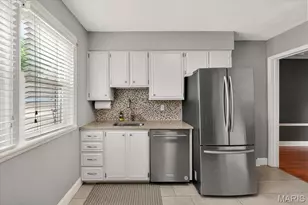 8502 Douglas Ct, Brentwood, MO 63144 - Photo 9