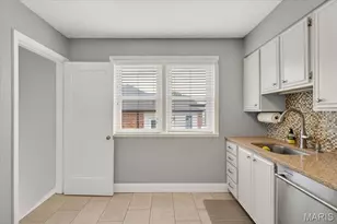 8502 Douglas Ct, Brentwood, MO 63144 - Photo 11