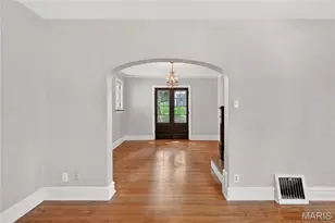 7326 Arlington Dr, Richmond Heights, MO 63117 - Photo 9