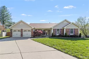4 Scarsdale Manor Ct, Saint Charles, MO 63303 - Photo 1