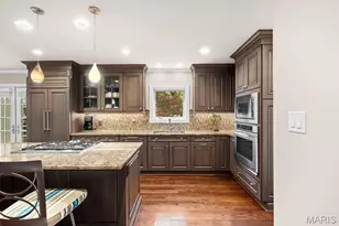 38 Whitehall Ct, Brentwood, MO 63144 - Photo 9
