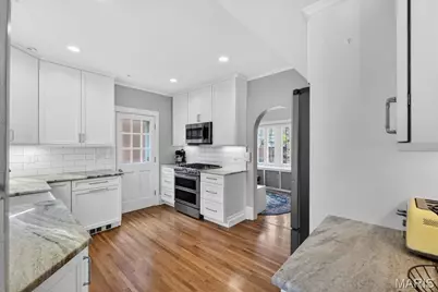 7487 Kingsbury Boulevard, University City, MO 63130 - Photo 11