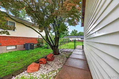 2150 Canterbury Drive, Florissant, MO 63033 - Photo 21