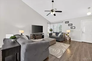 328 Bristol Pl, O'Fallon, MO 63366 - Photo 7
