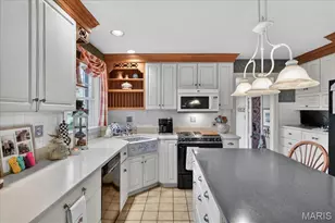 12949 Baalbek Dr, Sunset Hills, MO 63127 - Photo 17