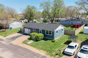 404 Colby St, Bourbon, MO 65441 - Photo 1