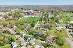 404 Colby St, Bourbon, MO 65441 - Photo 29