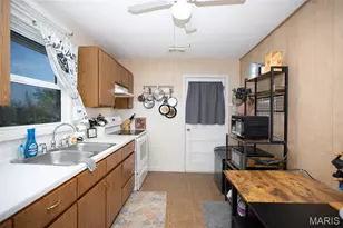 404 Colby St, Bourbon, MO 65441 - Photo 17