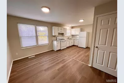 10149 Royal Drive, Saint Louis, MO 63136 - Photo 7