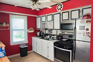 10243 St Katherine Ln, Saint Ann, MO 63074 - Photo 9