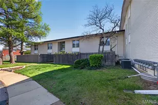 10469 Briarbend Dr, Creve Coeur, MO 63146 - Photo 41