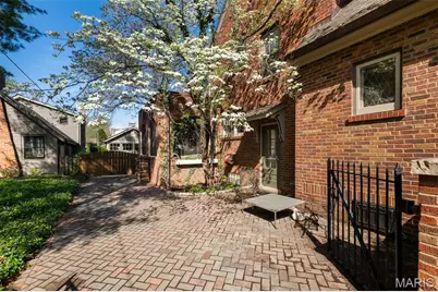 121 Parkland Avenue, Glendale, MO 63122 - Photo 3