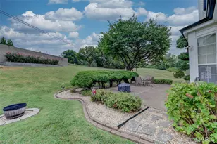 2136 Riding Spur Dr, Maryland Heights, MO 63146 - Photo 3