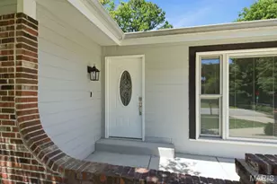 893 Oklahoma Ave, Ballwin, MO 63021 - Photo 3