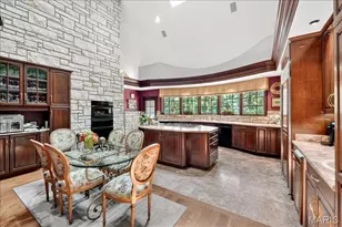 16916 Pacland Ridge Dr, Chesterfield, MO 63005 - Photo 23