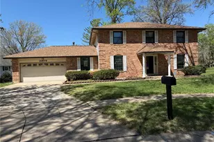 15575 Clover Ridge Dr, Chesterfield, MO 63017 - Photo 1