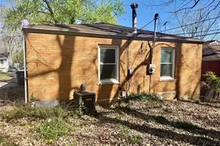 8870 St Cyr Dr, Saint Louis, MO 63136 - Photo 15